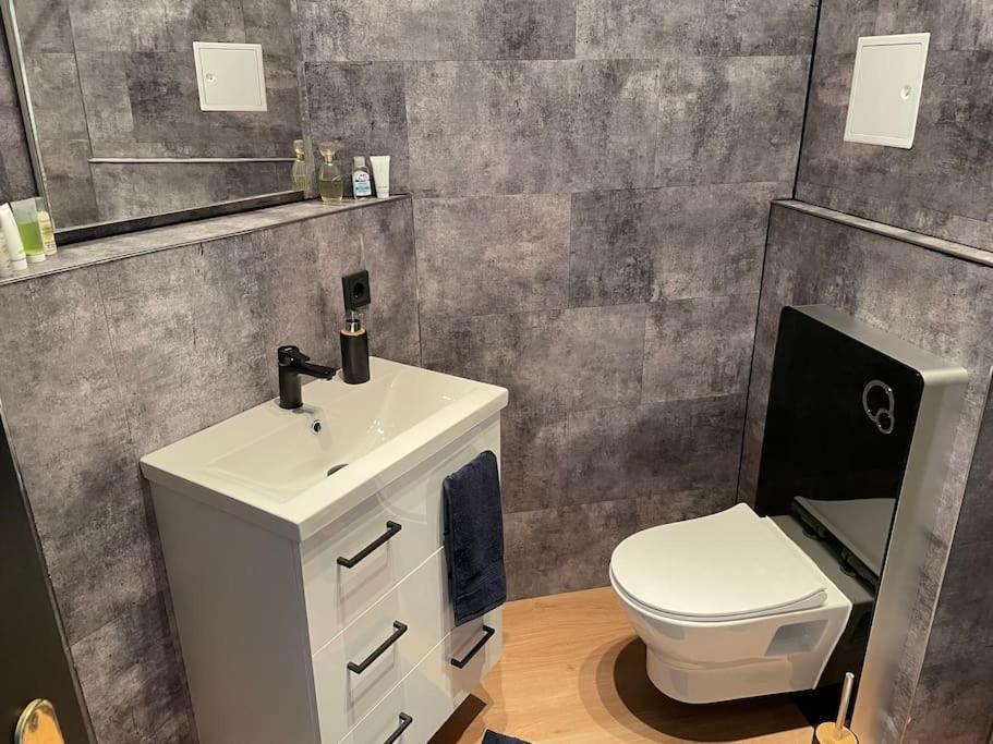 Innenstadt Refugium In Ruhiger Wasserlage+Balkon Leipzig Bagian luar foto