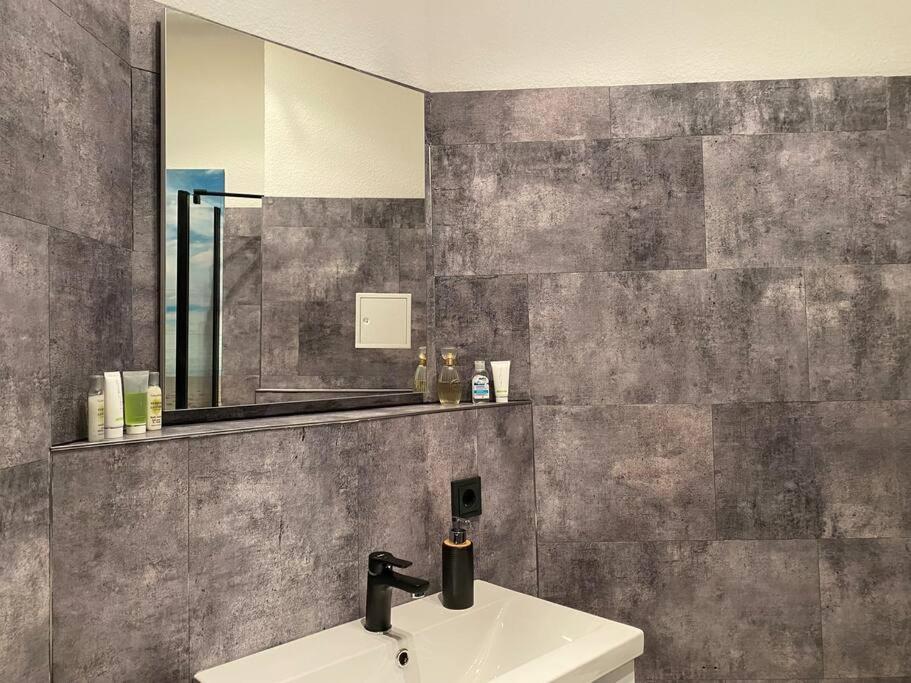 Innenstadt Refugium In Ruhiger Wasserlage+Balkon Leipzig Bagian luar foto